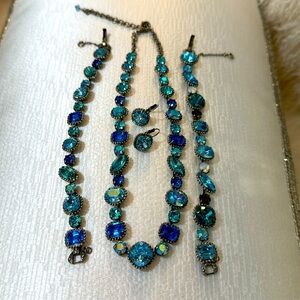 Sorrelli necklace, earrings and bracelets in antique silver